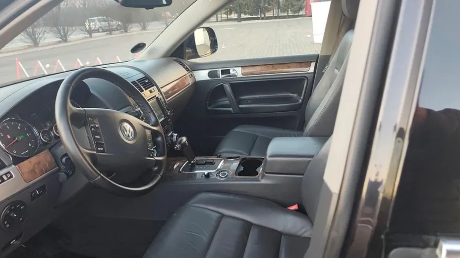 VOLKSWAGEN Touareg -