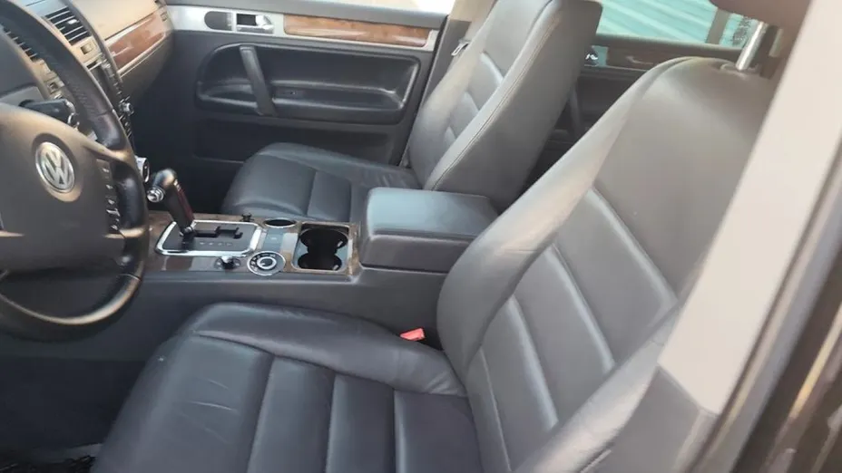 VOLKSWAGEN Touareg -