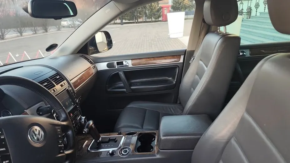 VOLKSWAGEN Touareg -