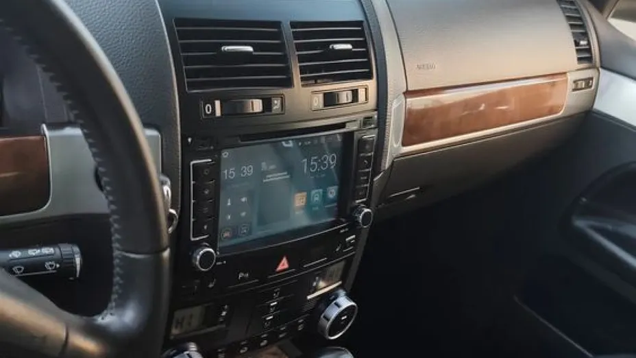 VOLKSWAGEN Touareg -
