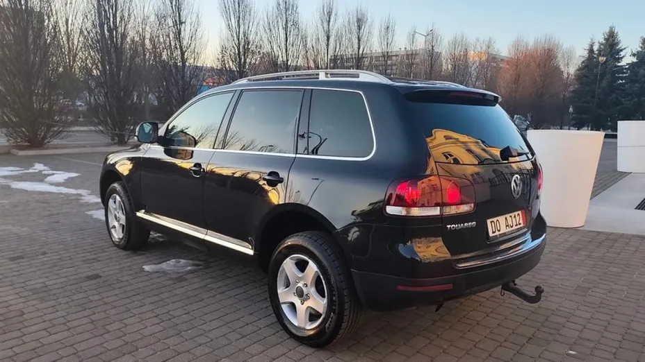 VOLKSWAGEN Touareg -