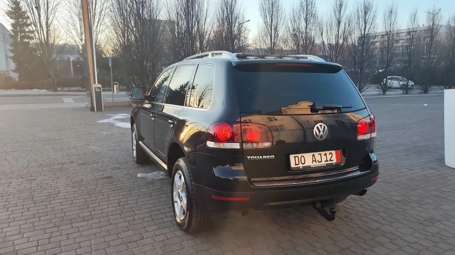 VOLKSWAGEN Touareg -