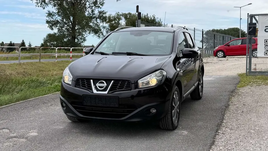 NISSAN Qashqai -