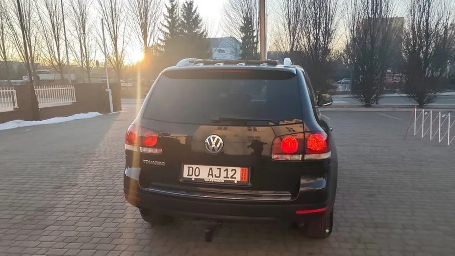 VOLKSWAGEN Touareg -