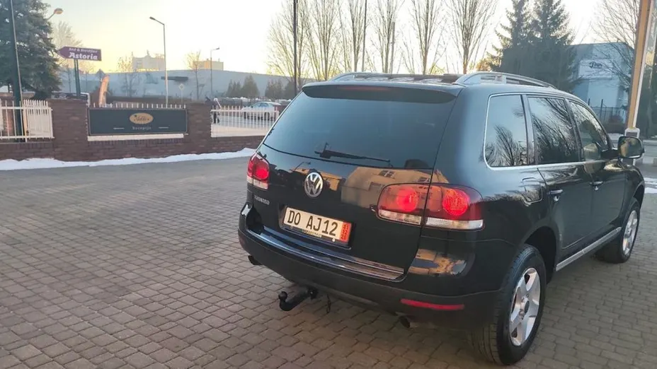 VOLKSWAGEN Touareg -