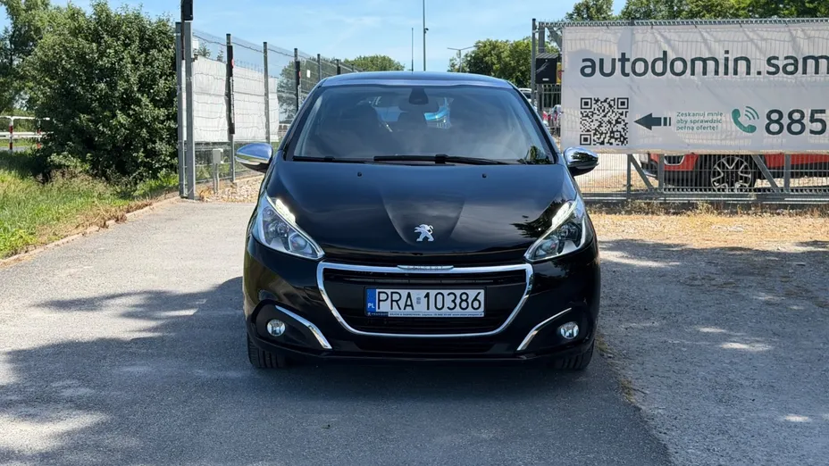 PEUGEOT 208 -
