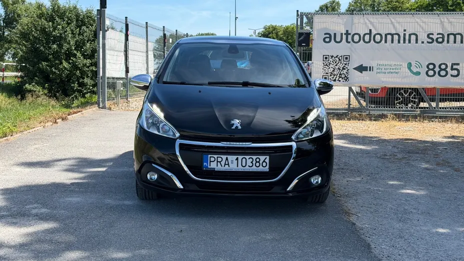 PEUGEOT 208 -