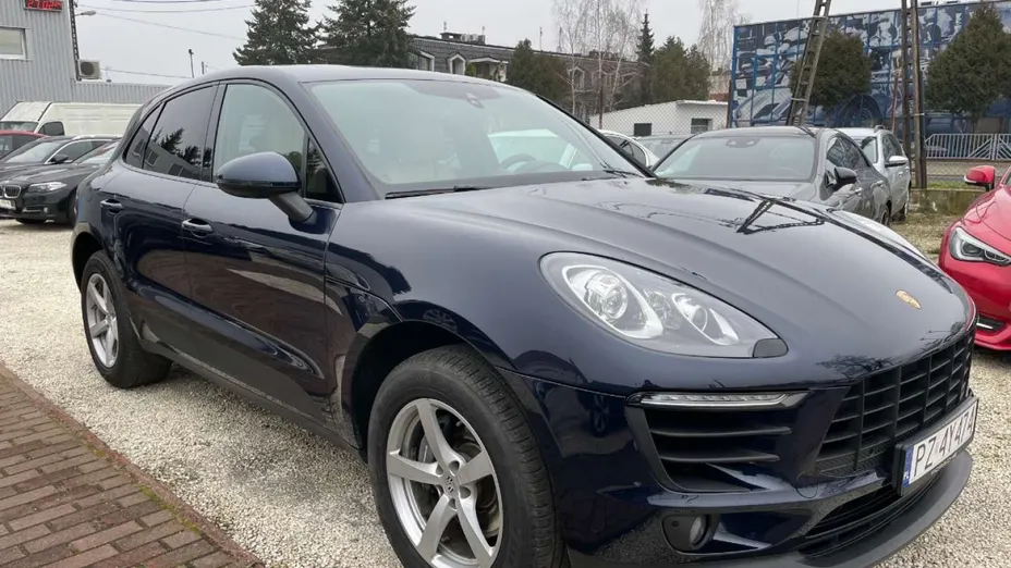 PORSCHE Macan -