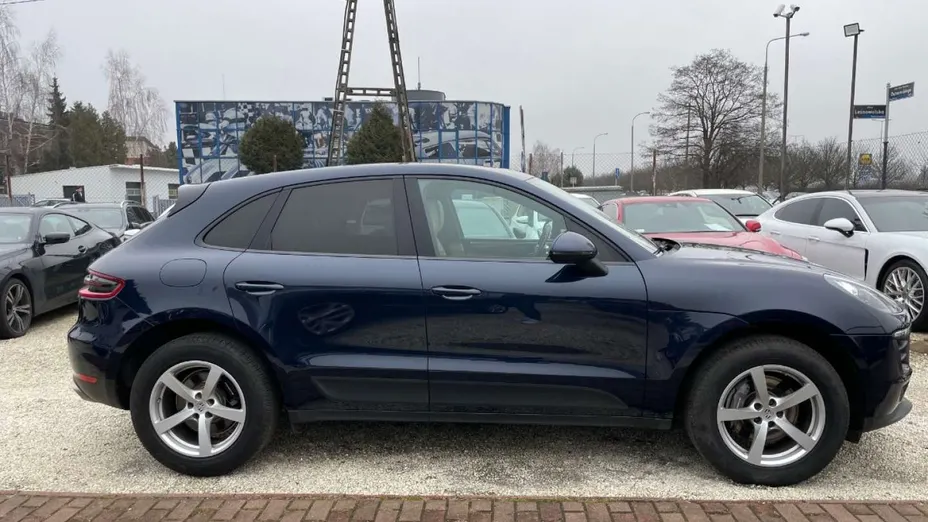 PORSCHE Macan -