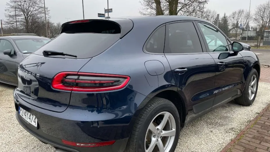 PORSCHE Macan -