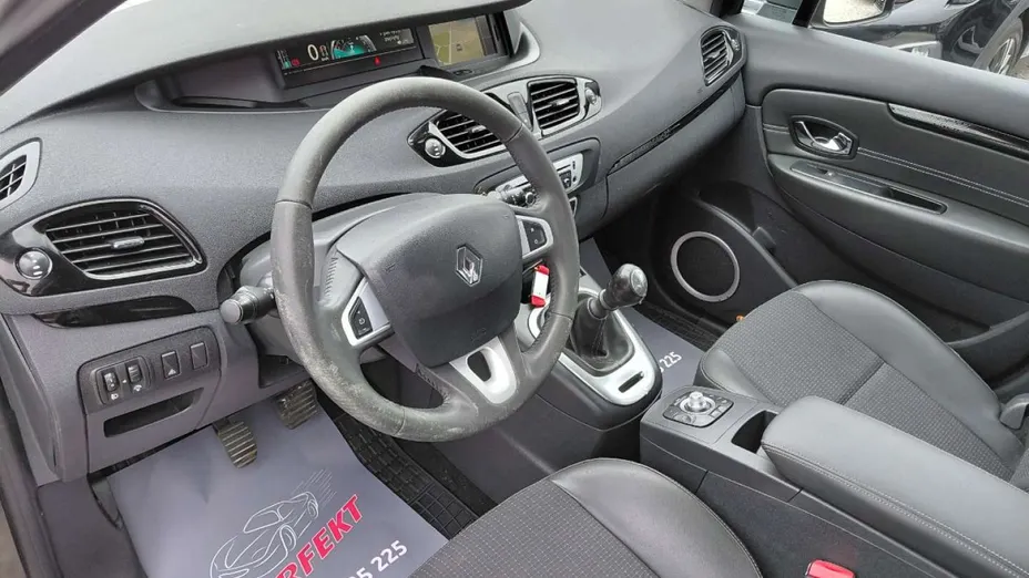 RENAULT Scenic -