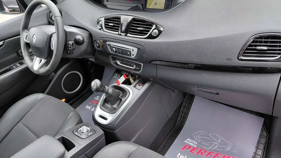 RENAULT Scenic -
