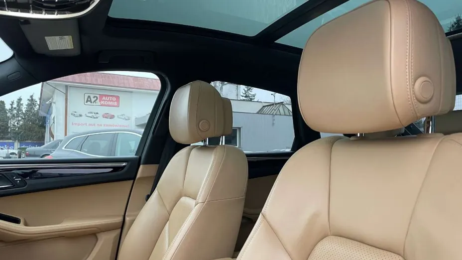 PORSCHE Macan -