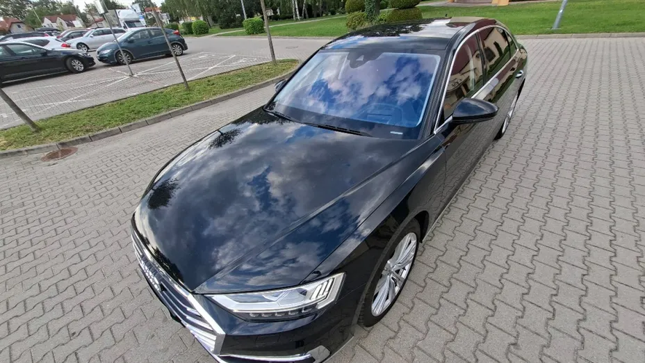 AUDI A8 -