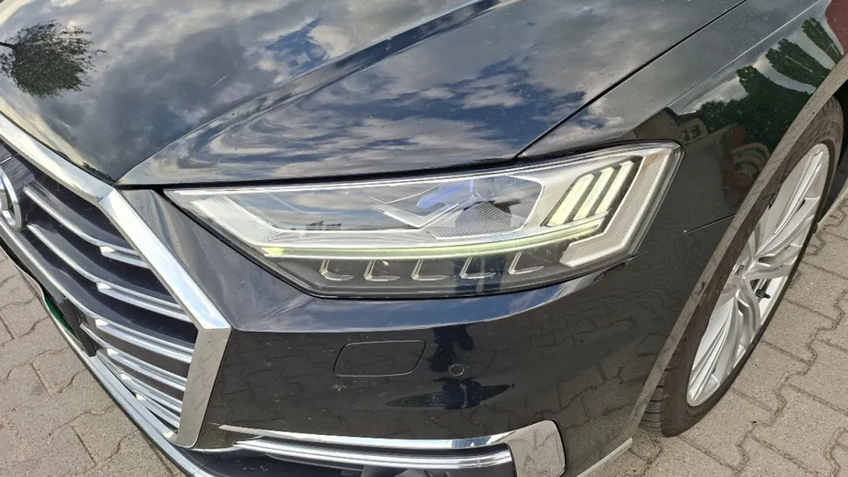 AUDI A8 -