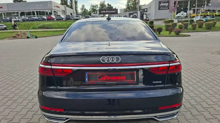 AUDI A8 -