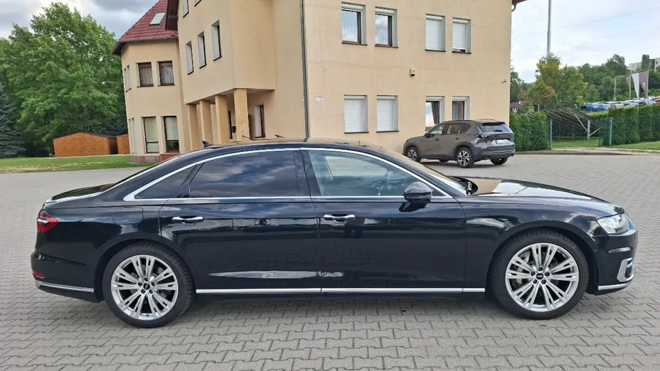 AUDI A8 -