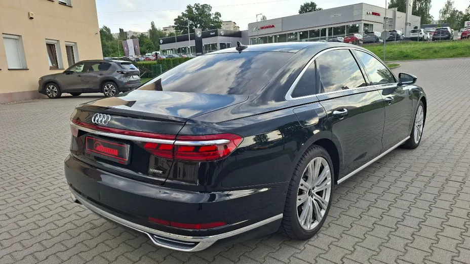 AUDI A8 -