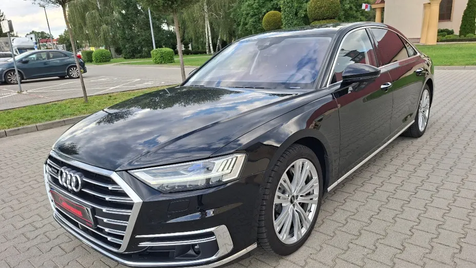AUDI A8 -
