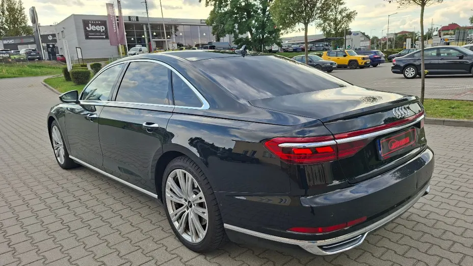 AUDI A8 -