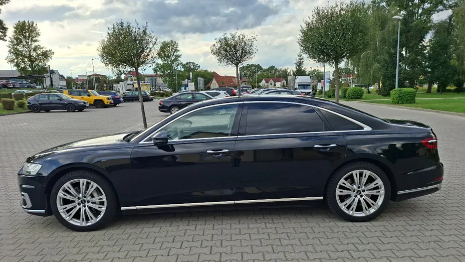 AUDI A8 -