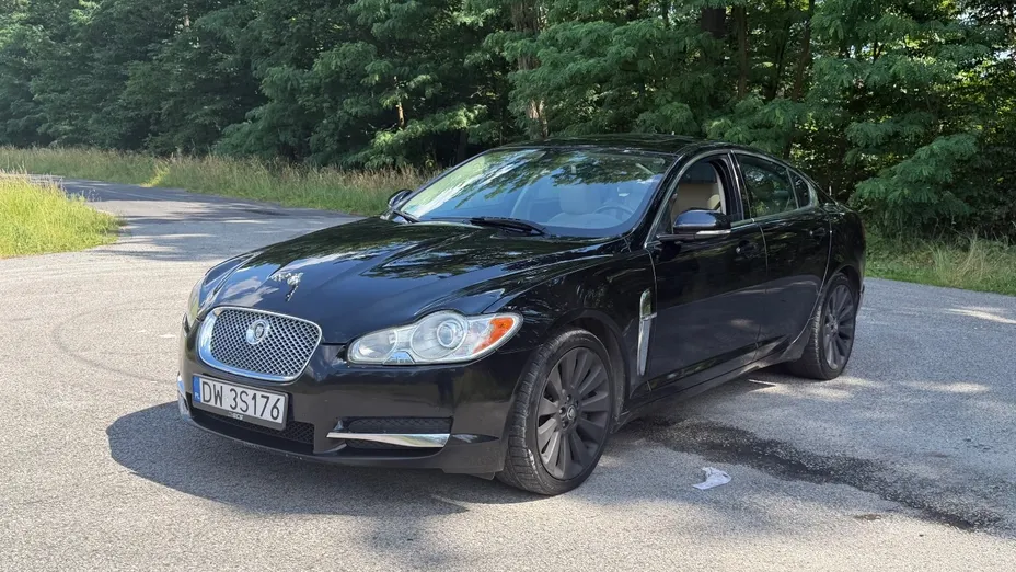 JAGUAR XF -