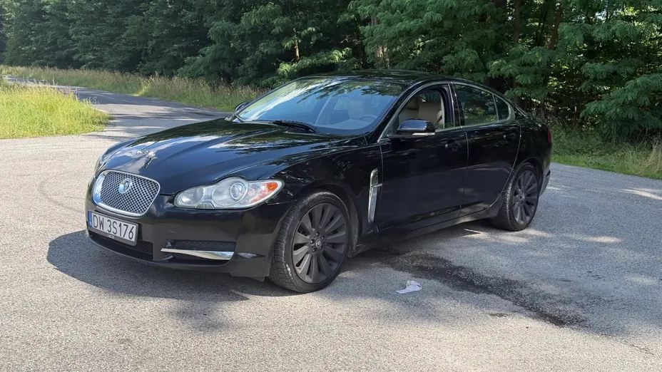 JAGUAR XF -