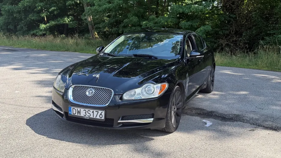 JAGUAR XF -