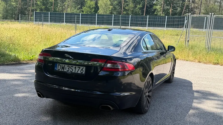 JAGUAR XF -
