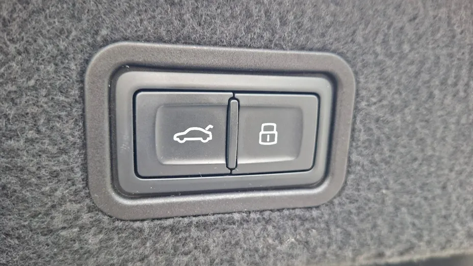 AUDI A8 -