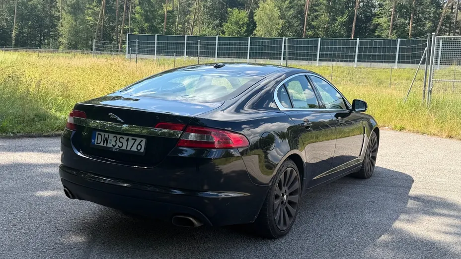 JAGUAR XF -