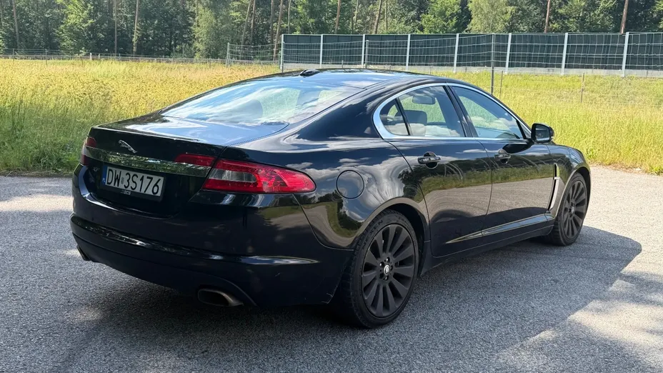 JAGUAR XF -