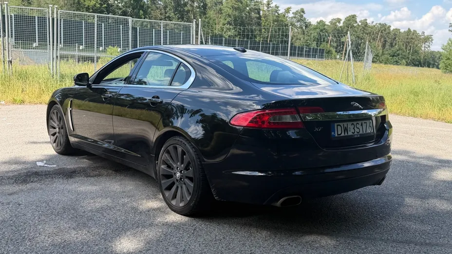 JAGUAR XF -
