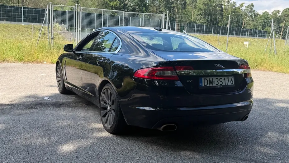 JAGUAR XF -