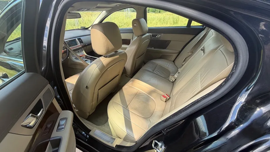 JAGUAR XF -
