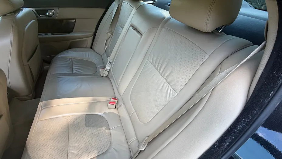 JAGUAR XF -