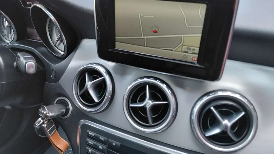 MERCEDES-BENZ GLA -