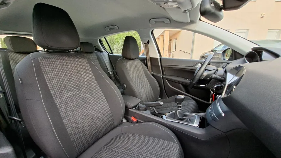 PEUGEOT 308 -