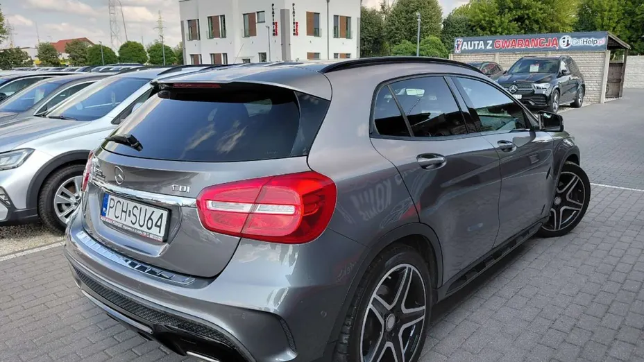MERCEDES-BENZ GLA -