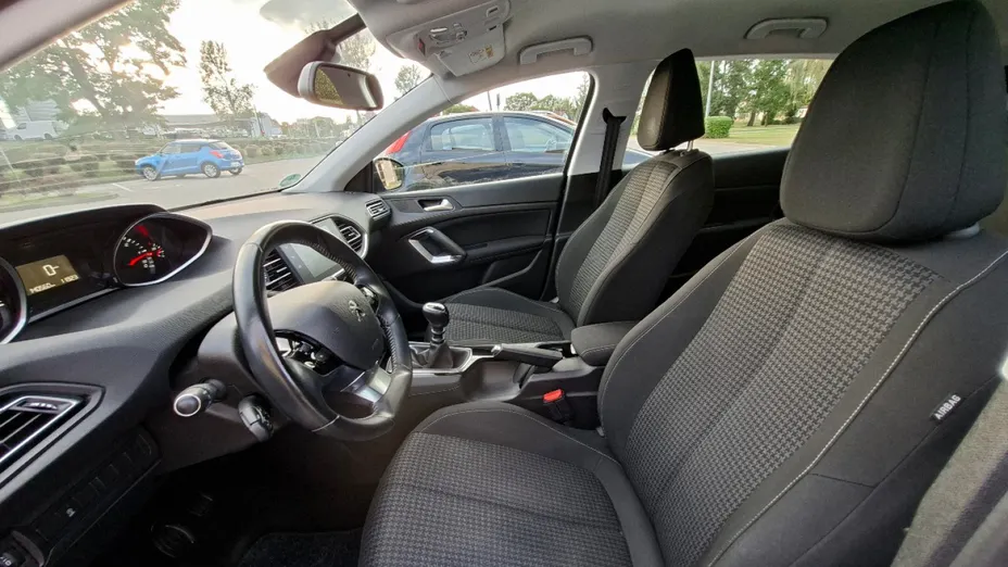 PEUGEOT 308 -