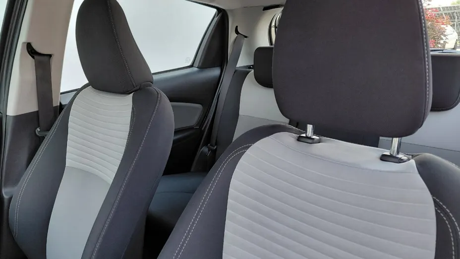 TOYOTA Yaris -