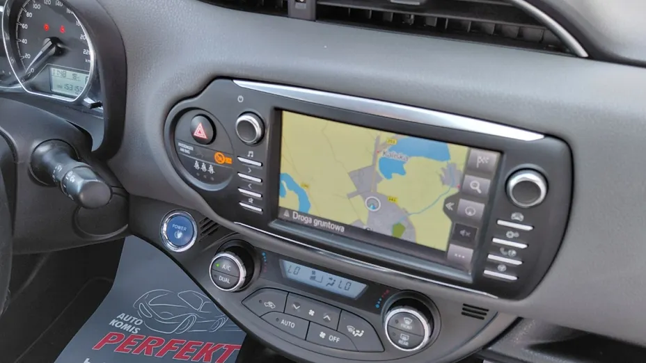 TOYOTA Yaris -