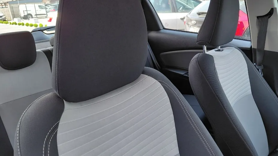 TOYOTA Yaris -