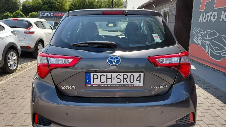 TOYOTA Yaris -