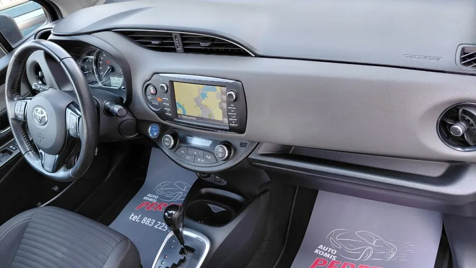 TOYOTA Yaris -