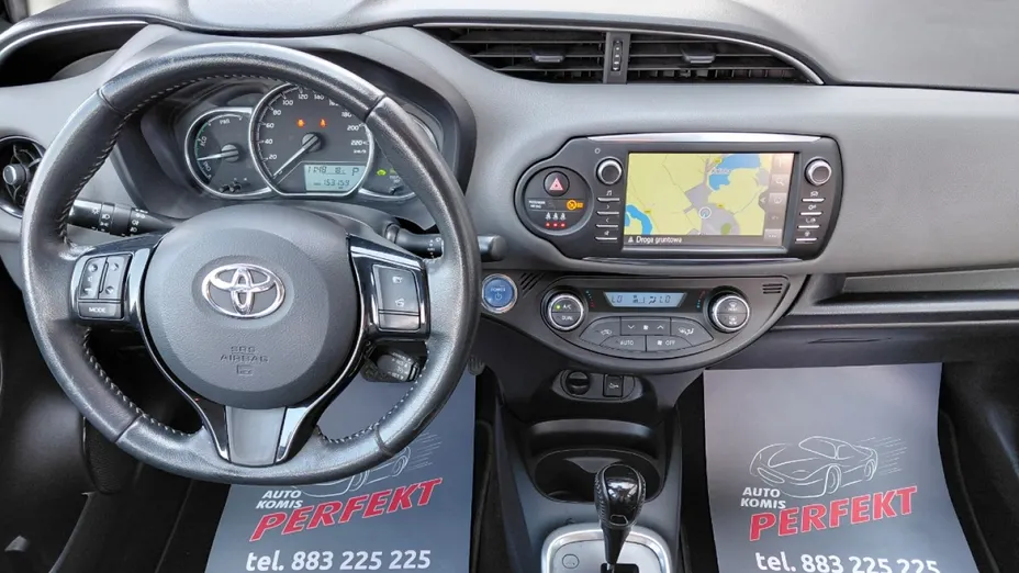TOYOTA Yaris -