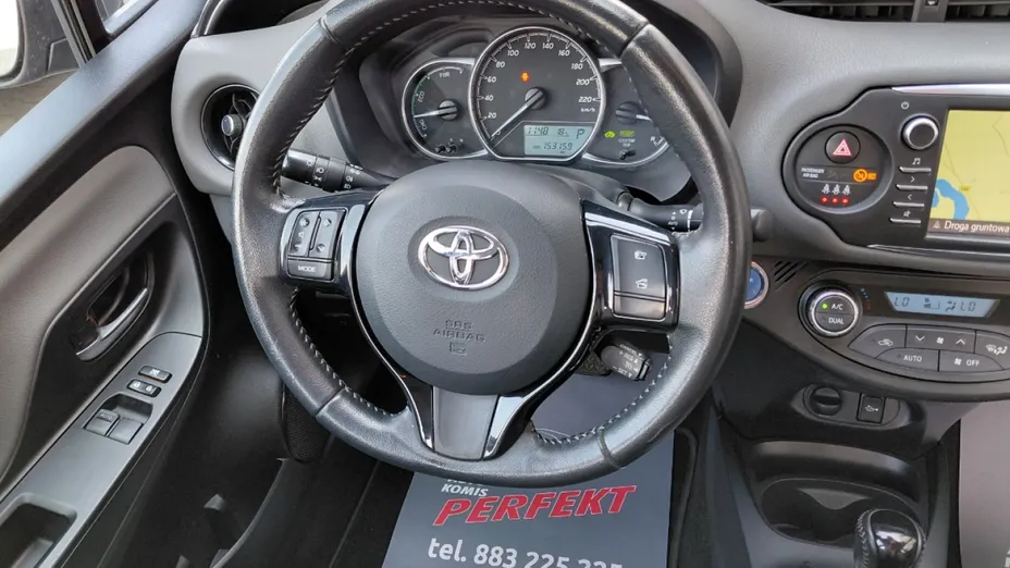TOYOTA Yaris -