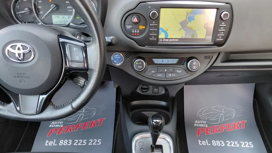TOYOTA Yaris -