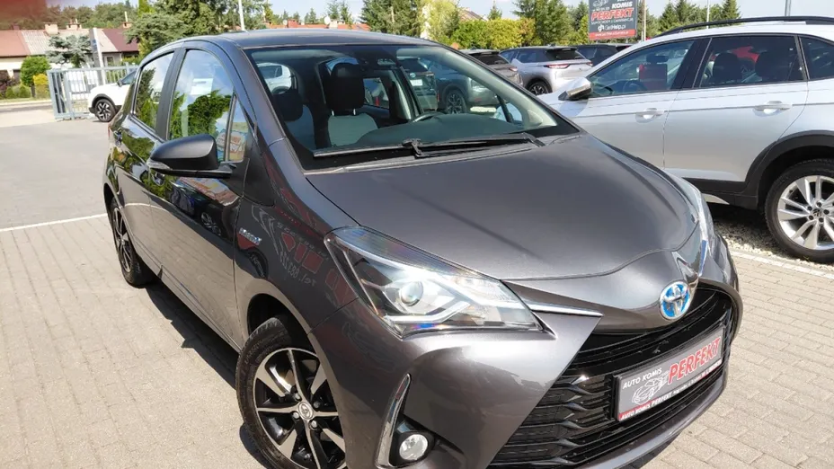 TOYOTA Yaris -
