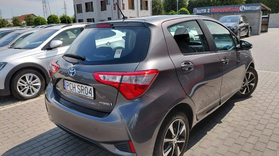 TOYOTA Yaris -